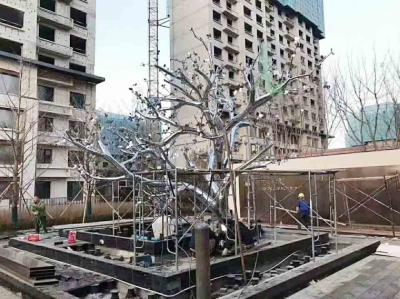 China Escultura de acero realista de los 4M High los 5.5M Long Mirror Stainless en venta