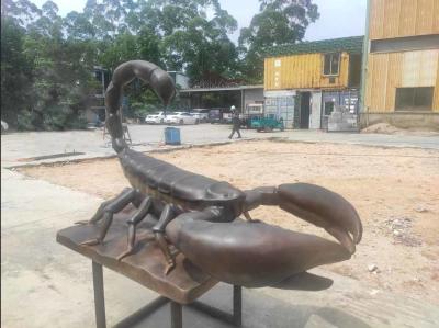 China Pinte las esculturas al aire libre del escorpión, estatuas animales de bronce al aire libre en venta