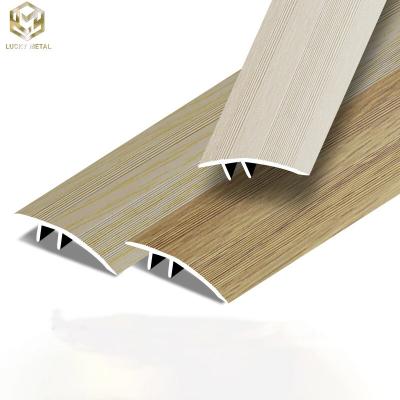 China Profiles de recorte de borde de aluminio anodizado estándar Extrusión espesor de 1 mm en venta