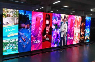 China Poster LED Display Indoor Mirror Screen Digital Advertising Signage Movable Panel for Mall for sale