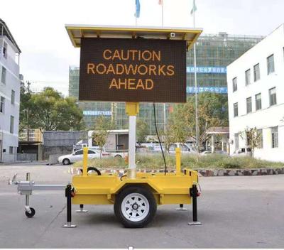 China 9000 nits P20 Mobile Led Screen Trailer Vehicle Message Sign For Traffic Service for sale