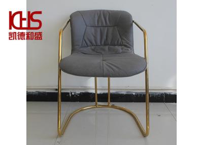 China Waterproof Stain Proof Armrest Dining Chair Dark Grey Velvet Chair With Gold Legs en venta