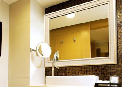 Chine Beaux miroirs en verre biseautés teintés de salle de bains d'épaisseur en verre 2~6mm de miroir à vendre