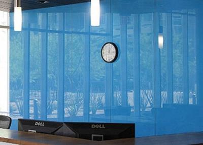China Vidrio detrás pintado azul claro decorativo arquitectónico para la puerta Frameless en venta