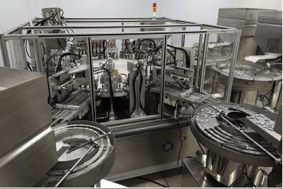 Chine Machine d'assemblage de capuchon en acier inoxydable Argent pour soudage par ultrasons à vendre