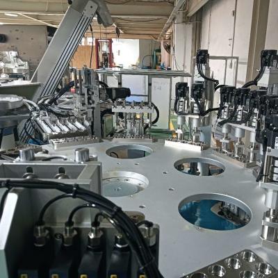 Chine Machine d'assemblage de capuchon rotatif AC380V Machine automatique de capuchon à vis OEM à vendre