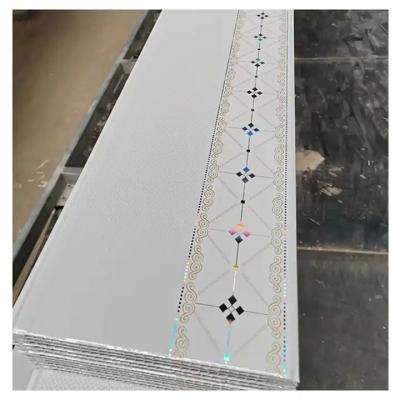 China Panel de techo de pared de PVC personalizado Cuadrado a prueba de fuego para oficina en el hogar en venta