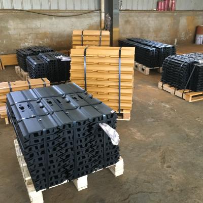 Cina escavatore Track Pad di TG dei pattini di brontolone di triplo di 25CrMnB TG216C-14 in vendita