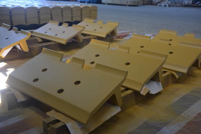 China SG 25MnB Track Shoe Plate D275A 17M-32-31110 Wear Resistance Track plates for sale