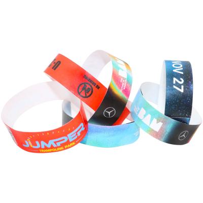 Chine Des bracelets en papier de différentes couleurs pour les événements avec logo personnalisé blanc rouge bleu à vendre