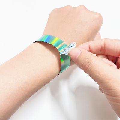 Chine Des bracelets écologiques éclatants, des bracelets à paillettes imprimés holographiquement à vendre