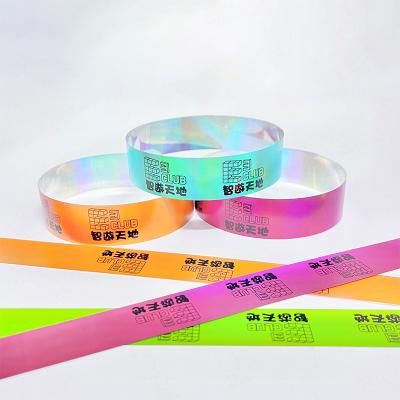 Китай Регулируемые блестящие браслеты Tyvek, экологически чистые пользовательские блестящие браслеты продается
