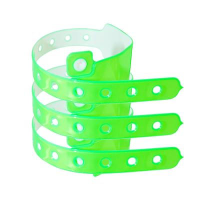 China Vinyl Custom Plastic Wristbands For Events Snap Lock White Red Blue for sale