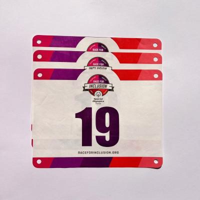 China Etiquetas personalizadas de número de competencia en forma rectangular y color PANTONE en venta
