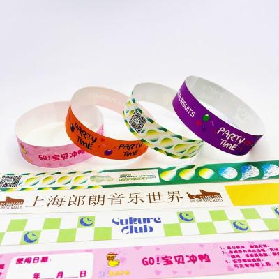 中国 Colorful Tyvek Wristbands With Snap Closure Waterproof Sequential Numbering Custom Logo 販売のため