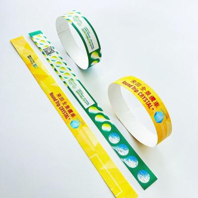 中国 Full Color Snap Closure tyvek wristbands paper Waterproof Sequential Numbering Barcoding 販売のため