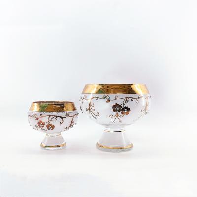 China Cuencos modernos de vidrio de gran tamaño hechos a mano con un patrón de flores apiladas en venta