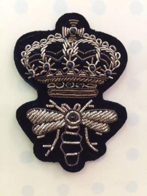 Chine T - La chemise/sacs/blazer régimentaire de chaussures Badges avec l'abeille royale de pierres formée à vendre