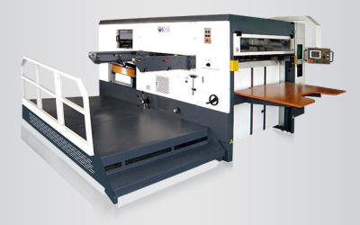 China Halb automatische stempelschneidene und faltende Maschine, zum des Papierkastens zu schneiden zu verkaufen