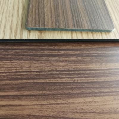 China El panel compuesto de aluminio del grano de madera anticorrosión para la decoración al aire libre en venta