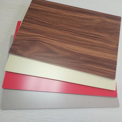 China el panel compuesto de aluminio PE del grano de madera de 4m m ACP 3D cubrió capas del fluocarbono en venta