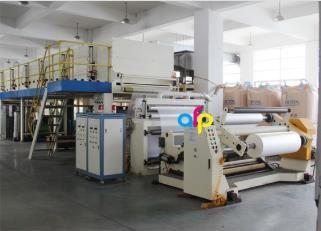 Cina 445mm*3000m Roll Size BOPP Thermal Lamination Film for Printed Paperboard in vendita