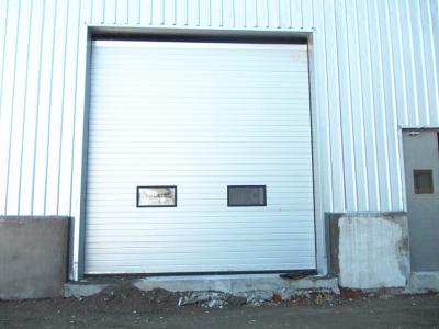 中国 標準的なポリ塩化ビニールの観覧窓の外部の産業部門別のドア、縦の上昇のドア 販売のため