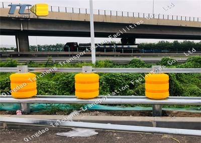 China RBD245 ISO que rueda la barrera de seguridad del haz de W, barreras del control de multitudes del poliuretano en venta