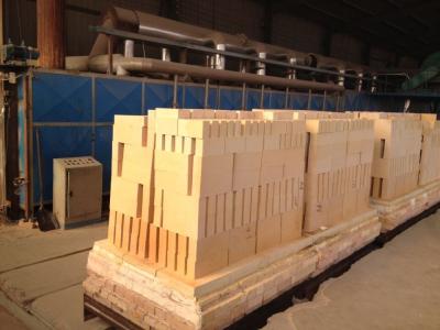 China 65% High Alumina Refractory Brick Anti Stripng Thermal Insulating For Glass Kiln for sale