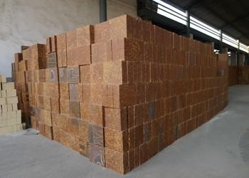China Mullite Silica Refractory Bricks Bauxite Chamotte Material Brown Color For Cement Kiln for sale