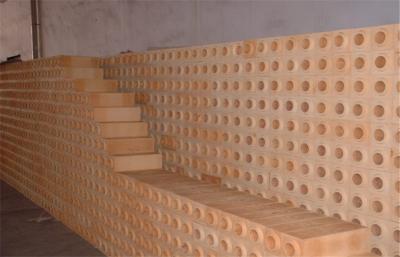China Shaped Dry Pressed Kiln Refractory Fire Bricks Insulating Fireclay Block for sale