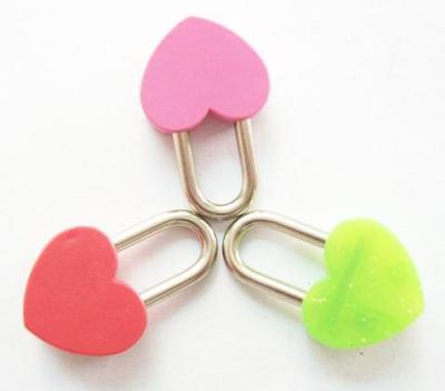 Cina La cancelleria di plastica di forma del cuore chiude le piccole serrature a chiave del taccuino in vendita