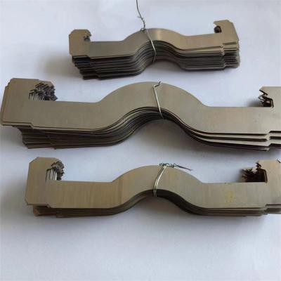 China A linha galvanizada customizável mola da tubulação grampeia a superfície lisa à venda