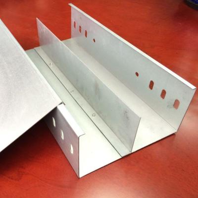 China Cabo de alumínio Tray Metal Wire Trunking Perforated da resistência de corrosão à venda