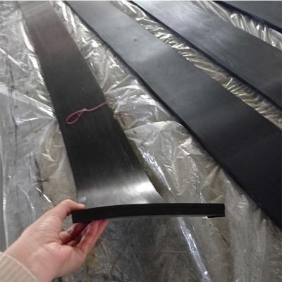 China Duro 40 60 Shore A Black Rubber Conveyor Skirt Board Dust Sealing Belt Skirt Rubber for sale