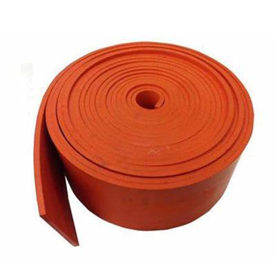 中国 Duro 40の天然ゴムのまわりを回るオレンジ赤のゴム製 コンベヤーSkirtboard 販売のため