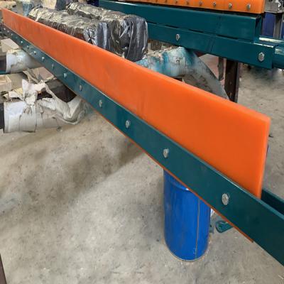 China Polyurethane Conveyor Belt Cleaner I Type Diagonal Plow Scraper For Return Belt à venda