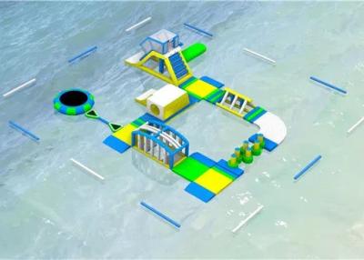 China CER ROHS genehmigter sich hin- und herbewegender aufblasbarer Wasser-Park-Trampoline-Park für Wasser-Spiel zu verkaufen
