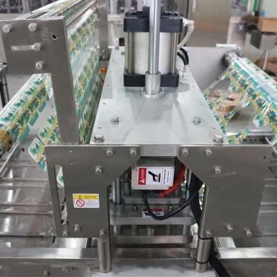 China Máquina de embalagem de bandejas de fast food de alta capacidade com consumo de energia de 2,5 kW à venda