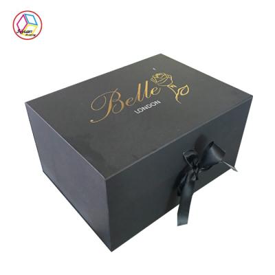 China Caja de regalo de papel de lujo plegable, color oscuro decorativo grande de las cajas de regalo en venta