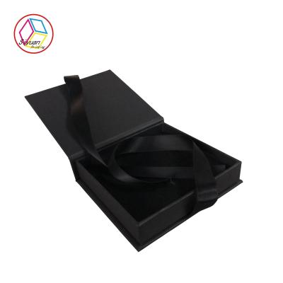 China Foldable Jewelry Paper Gift Box Gold Foil Stamping Silk Insert OEM Service for sale