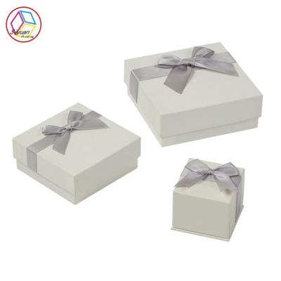 China Personalized Jewelry Paper Gift Box For Ring Ear Stud White Pearl Color for sale