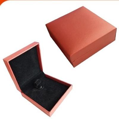 China Red Color Printing Cake Packaging Box With Paper Insert CMYK Printing for sale