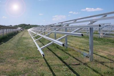 中国 太陽電池パネルが付いているアルミニウム パネル構造の防水台紙の柵の土台の太陽Carport 販売のため