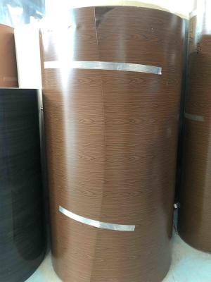 China Coilar de recubrimiento de aluminio de color marrón/blanco de 24 x 50 pulgadas x 100 pies utilizado para la instalación de techos y revestimientos en venta
