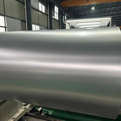 China Varios colores Plata de aluminio recubierta de color Ral & Pantone bobina de aluminio prepintada de 0,50 mm de espesor 1250 mm de ancho para edificios en venta