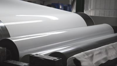 中国 2000mm超幅合金5052 H46 高光輝白色塗装 アルミコイル バン&トラックボックス製造に使用 販売のため