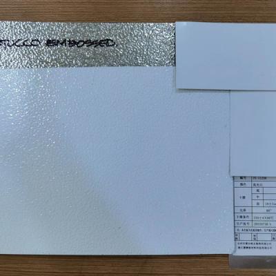 Chine Alloy3003 H24 Grade de température 24 Gauge épaisseur de couleur blanche marteau feuille d'aluminium en relief utilisée pour le panneau intérieur du réfrigérateur à vendre