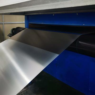 Chine Folie plate en aluminium perforée en feuille d'aluminium d'une épaisseur de 0,5 mm, rouleaux en feuille de métal d'aluminium à vendre