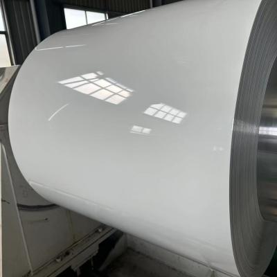 China 11-18 polegadas resistente à corrosão de cor branca revestida de alumínio bobina de calha para proteção contra intempéries e aplicações de construção à venda